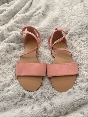Women's Strappy Flat Sandals in Dusty Pink